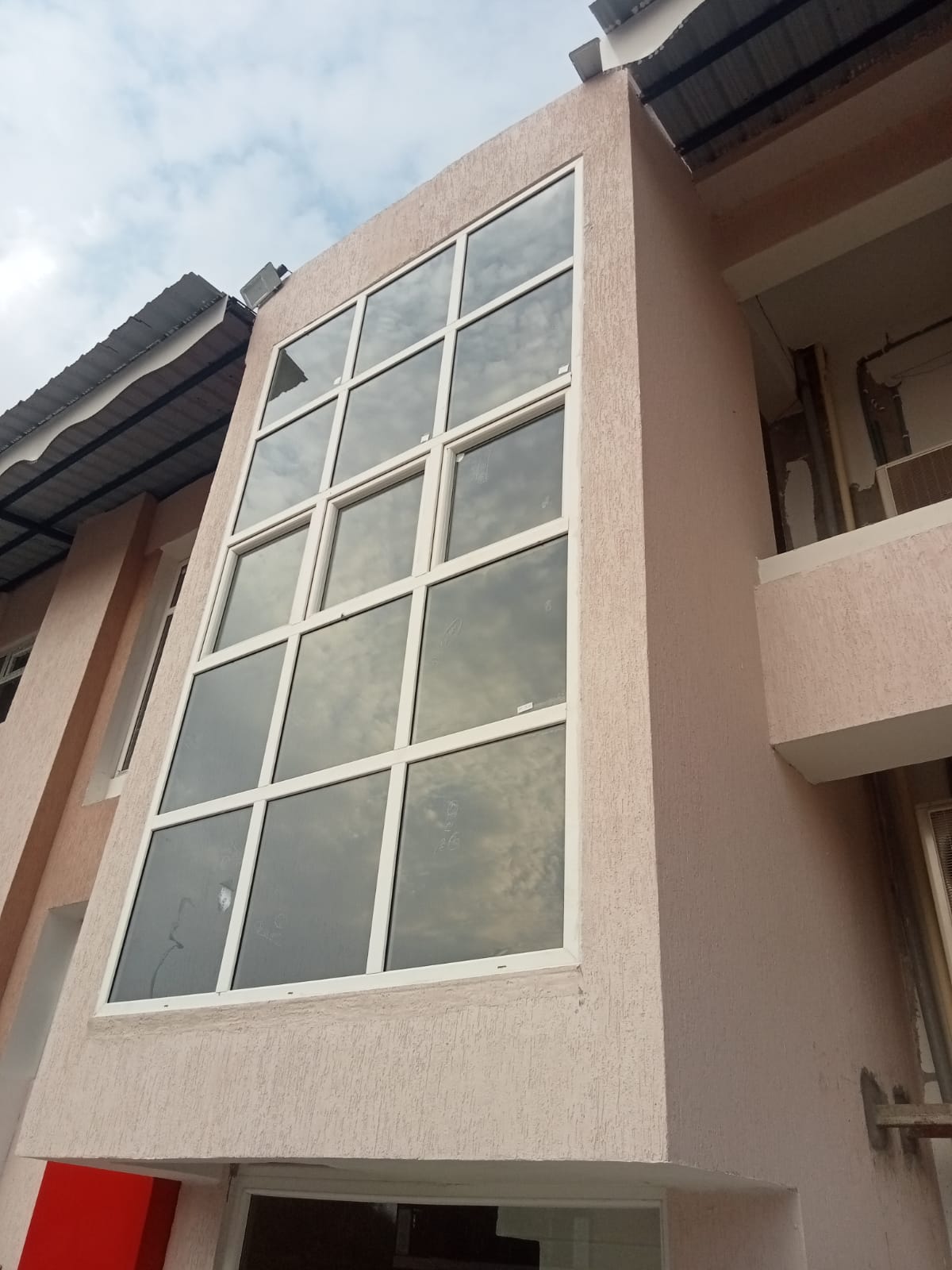 Large toughened glass window facade
